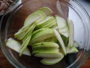 哪些瓜可以切瓜炒肉丝吃,巧用这些瓜类搭配肉丝，美味炒菜轻松上桌