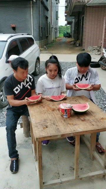 吃瓜比赛搞笑视频,吃瓜比赛搞笑视频盘点，笑料百出，欢乐无限  第1张