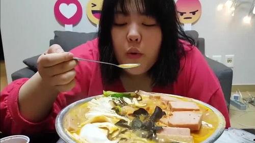 胖大姐吃瓜,一场甜蜜的吃瓜盛宴  第1张