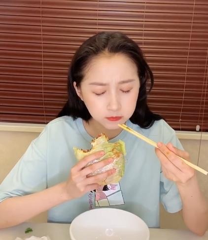 小娅吃瓜,揭秘娱乐圈那些不为人知的幕后故事 第3张 小娅吃瓜,揭秘娱乐圈那些不为人知的幕后故事 第3张