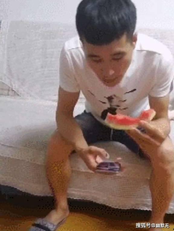 吃瓜被划伤搞笑,笑料百出! 第2张 吃瓜被划伤搞笑,笑料百出! 第2张