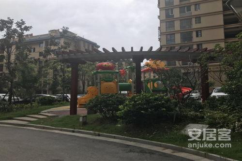 中央华府吃瓜事件视频,一场网络热议的幕后真相揭秘 第2张 中央华府吃瓜事件视频,一场网络热议的幕后真相揭秘 第2张