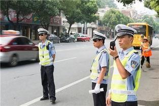 烟台交警吃瓜,网络热议背后的真相与反思 第3张 烟台交警吃瓜,网络热议背后的真相与反思 第3张
