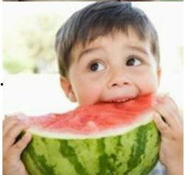 吃瓜婴儿图片可爱,吃瓜婴儿萌态十足，可爱指数爆表  第2张