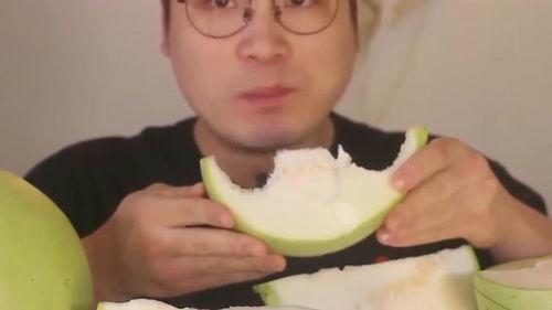 帅哥吃葫芦瓜  第3张