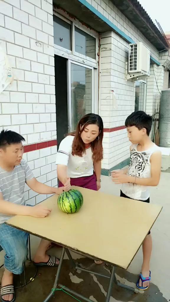 吃瓜母亲和儿子,吃瓜母亲与儿子的温馨日常 第2张 吃瓜母亲和儿子,吃瓜母亲与儿子的温馨日常 第2张