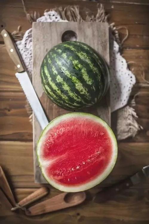 吃瓜可以多吃吗,揭秘适量吃瓜的益处与禁忌 第2张 吃瓜可以多吃吗,揭秘适量吃瓜的益处与禁忌 第2张