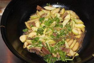 茭瓜炒肉怎么吃,茭瓜炒肉的多重食用技巧解析 第2张 茭瓜炒肉怎么吃,茭瓜炒肉的多重食用技巧解析 第2张