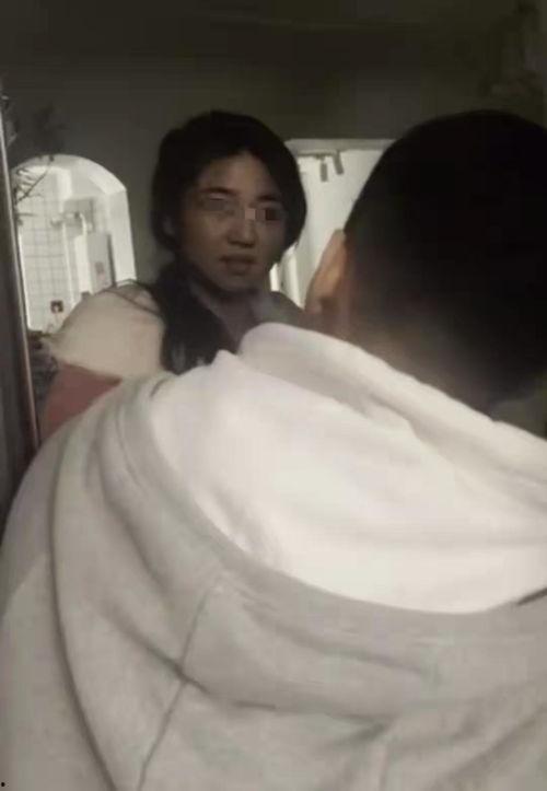 吃瓜被捅女子,女子吃瓜遭捅伤,真相令人震惊!” 第2张 吃瓜被捅女子,女子吃瓜遭捅伤,真相令人震惊!” 第2张