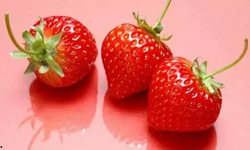 快乐吃瓜草莓文案,快乐吃瓜，尽享甜蜜时光  第2张