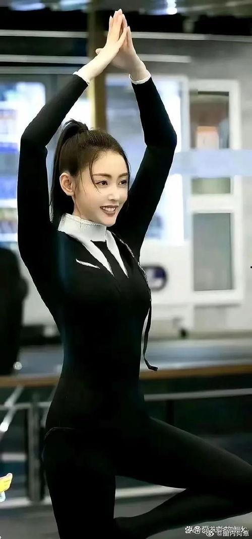 吃瓜女神张天爱瑜伽,吃瓜女神的身心蜕变之旅